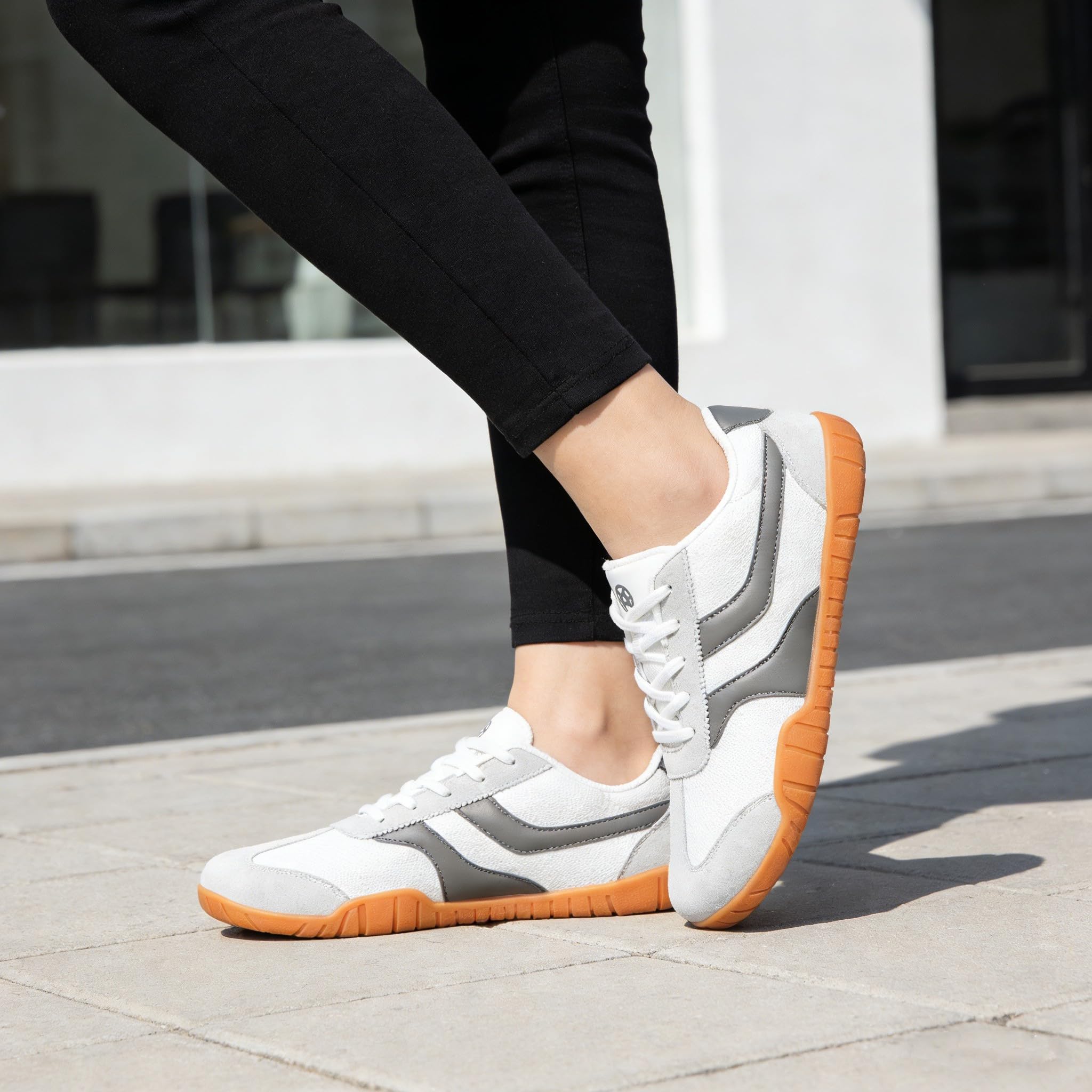Fashion Sneakers for Women Minimalist Wide Width Barefoot Shoes Lightweight Breathable Casual Walking Shoes Lace Up Non Slip Ladies Classic Retro Sneakers